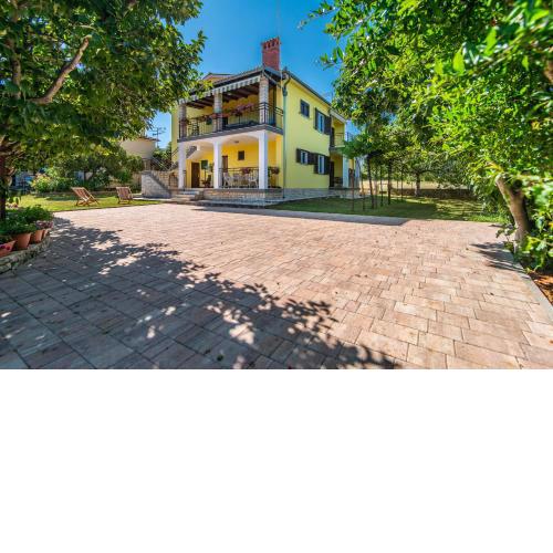 Villa Maria Nives