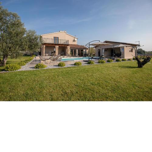 Villa Mattuzzi in Central Istria with large garden, kids playground and whirlpool