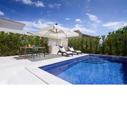 Villa Medea by HMZ Villas