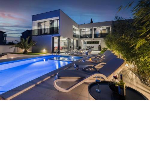 Villa Miaa newly built modern villa in Medulin for 9 people with heated swimming pool & jacuzzi