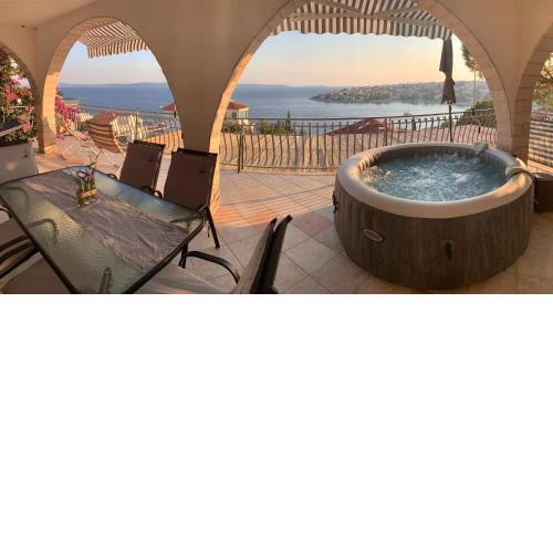 VILLA Mira