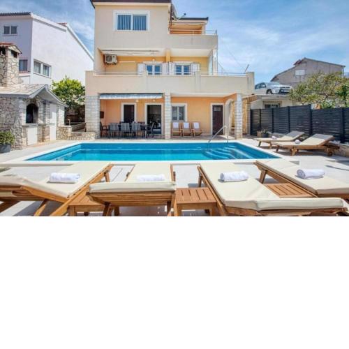 Villa Mirka - with heated pool