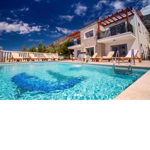 Villa MIRNA with heated pool & whirlpool, traditional wine bar, 150m from sea