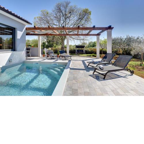Villa mit privatem Pool, WLAN, Klima, Sonnenterrasse und Grill