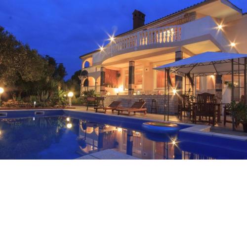Villa Natalia Peroj, mit privaten Pool