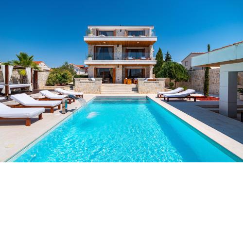 Villa Nena with heated pool, jacuzzi and sauna
