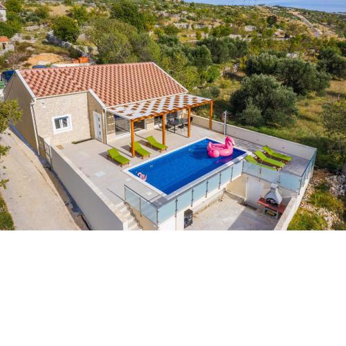Villa Olivia - Jasenice, with swimming pool and jacuzzi