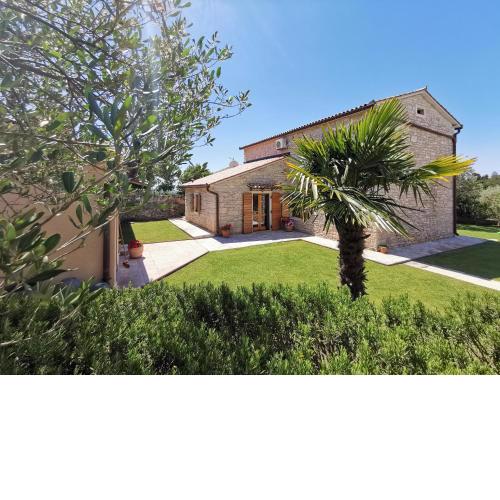 Villa ORADA in Krnica mit Pool für 6 Personen