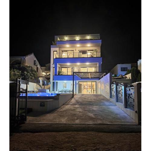 Villa Palace Al Nera