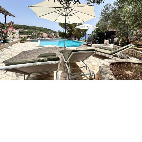 Villa Paladin - Spacious Villa with Pool near Garden Resort - 7 Min walk