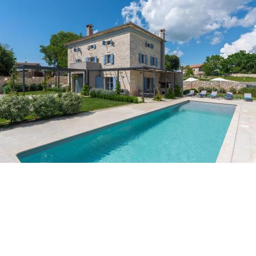 Villa Pi with Heated Pool