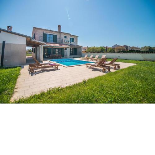 Villa Pomer with a private Swimming pool near the Sea