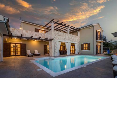 Villa Rajana for 14 persons with kids playground & pool heating in Central Istria