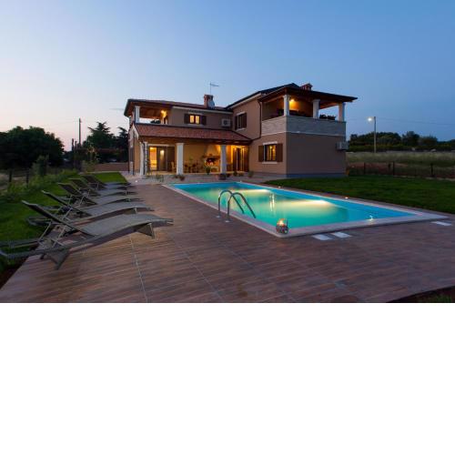 Villa Roza in Central Istria with whirlpool and playground for kids - pet friendly