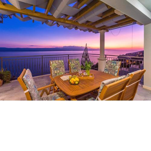 Villa S&A with heated private pool, 3 bedrooms, 3 bathrooms, playground