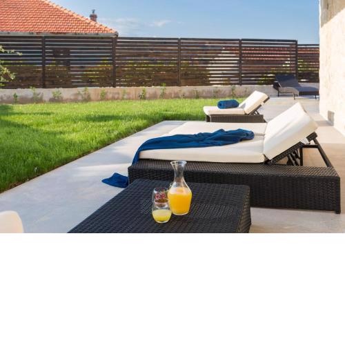Villa Salt - 10 people, heated pool, Trogir, near beach & Split airport