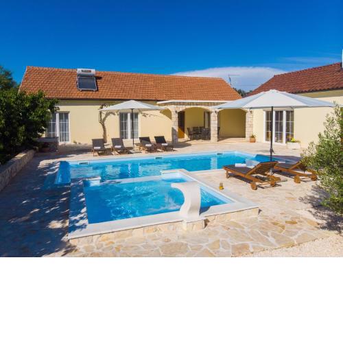 Villa San Antonio - Heated pool