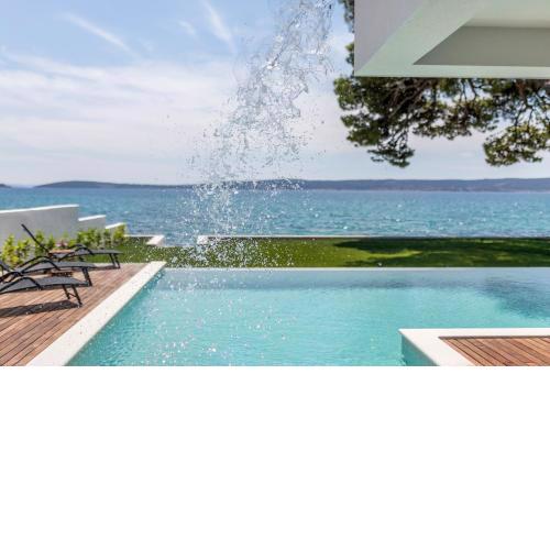 Villa Sea Star - seafront beach with 80m2 heated pool