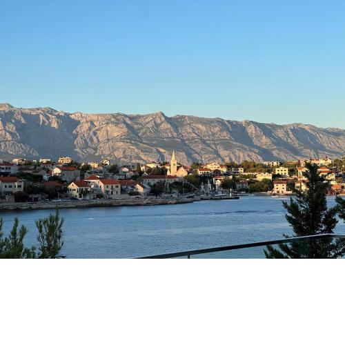 Villa Selca Waterfront Super Spectacular 4 Bedroom Villa Gym Sauna Boat Mooring Wine Cella