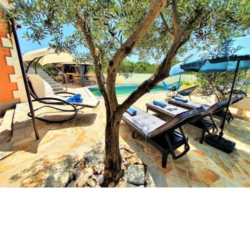 Villa Spark with heated pool in Rogoznica Zecevo