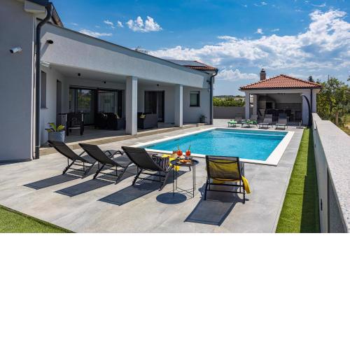 Villa Speranza with Illuminated Pool