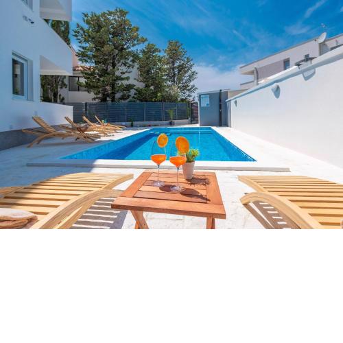 Villa Star 4 a centrally located ap. with a pool