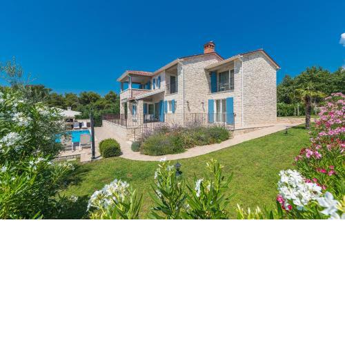 Villa Sterpazzi - near Porec with Sea View, private Jacuzzi, Sauna and Pool