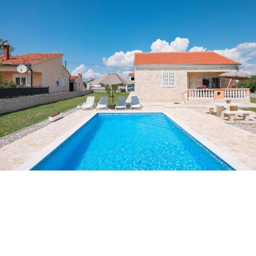 Villa Stone House with Pool