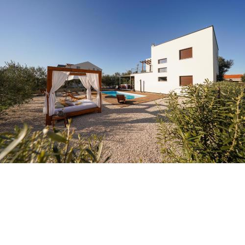 Villa Suncica with Heated Pool, Jacuzzi and Bikes near Zadar