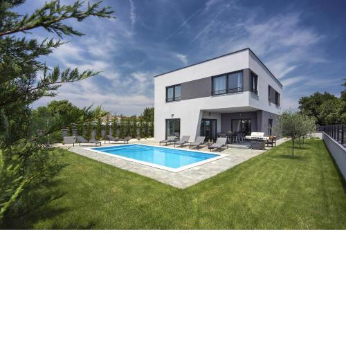 Villa Tika in Pula for families with kids playground