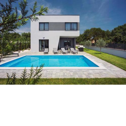 Villa Tika