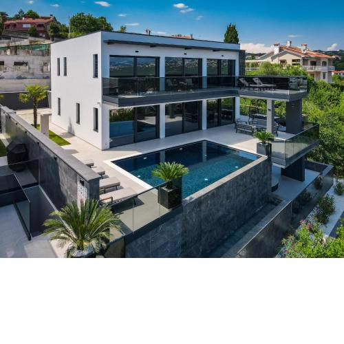 Villa Titanium