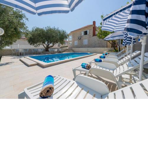 Villa Tomasovic with pool in Podstrana