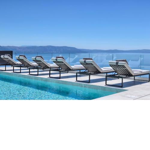 Villa Ultima with sea view, private pool, jacuzzi, gym and sauna