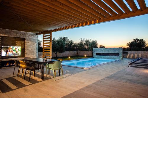 Villa uNIKAt with pool and sauna