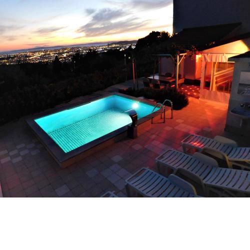 Villa Valenta-Klis near Split, heated pool & view