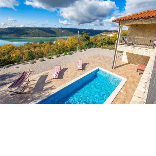 Villa Valente with Pool