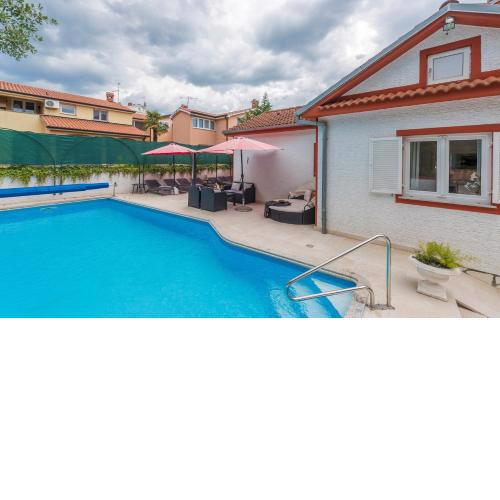 Villa Vallis Aurea for max 10 Persons with pool Kukci Poreč