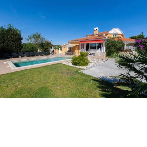 Villa VEDORNA - large luxury house with pool, wellness room with jacuzzi & sauna, game room, children's playground & bbq, Pomer, Istria