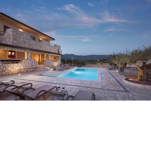 Villa Vesna with sauna, hot tub
