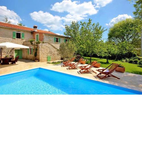 Villa Violica, Karnevali