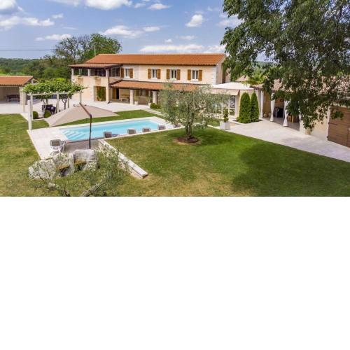 Villa Viscum in Central Istria for 8 persons with large garden - pet friendly