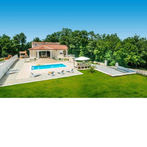 Villa Vivian by Villa Plus