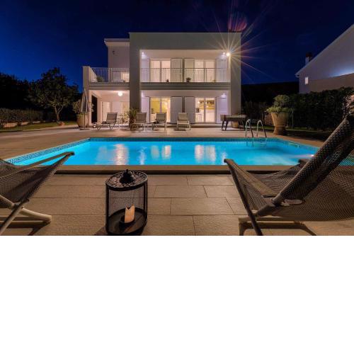 Villa White Pebble I
