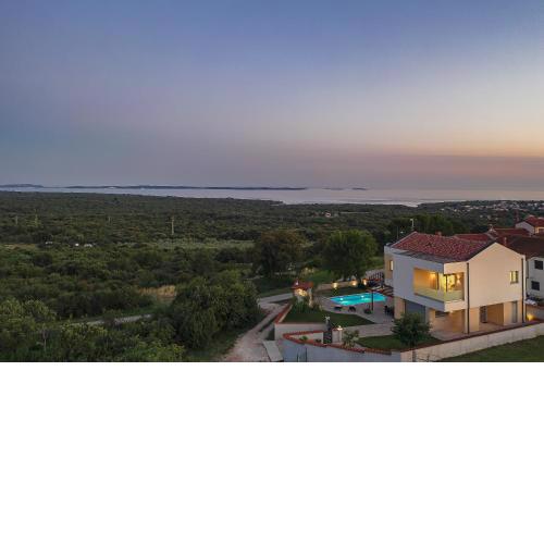 Villa White
