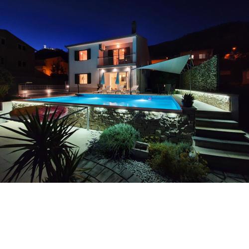 Villa with pool,tavern & superb view over Split