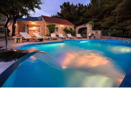 Villa Zlatni Rat with pool by the beach Zlatni rat in Bol - Brac