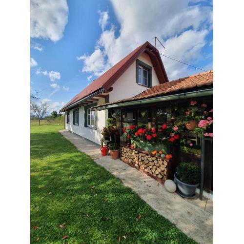 Village House Flowerside