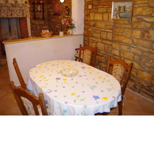 Vintage Holiday Home in Rakalj with Garden