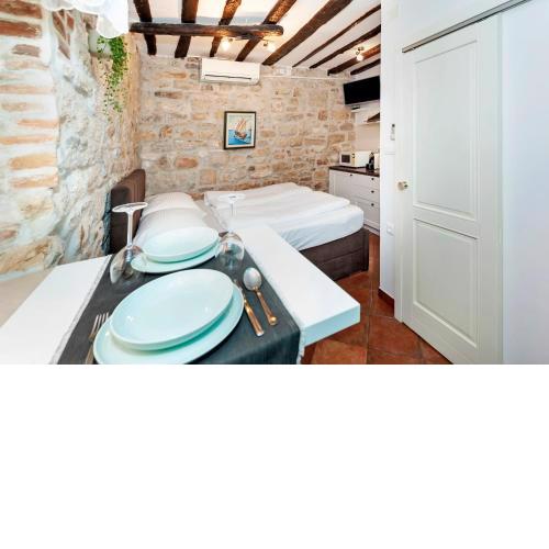 Volta L Apartment